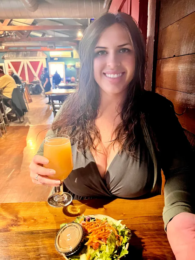 It’s National Beer Day and I’m doing my part to celebrate 😉🍻 I’m drinking a DIPA from Deciduous called Walls. I also shared a 2016 BA Porter from Flying Dog.