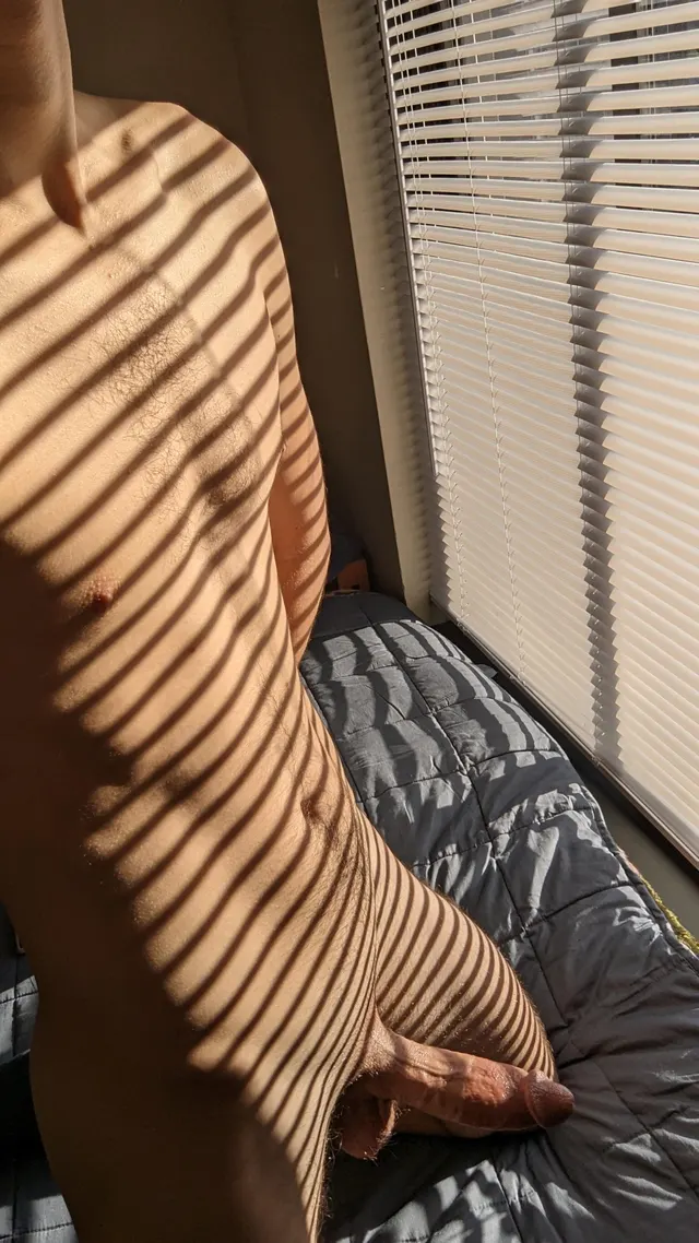 Haven't had a man inside of me before, so this bi guy is starting to go wild. 😩😩