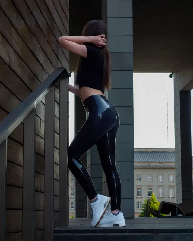 Another perfect pic for wallpaper :)