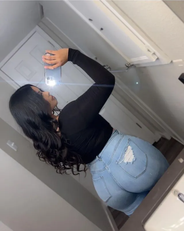 Latina with the cake