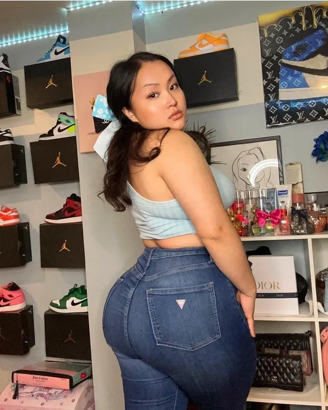 Phat ass Asian Girl