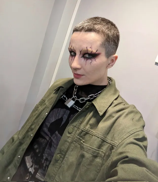 If you're lucky, the second pic is what you would see after the gig ;)