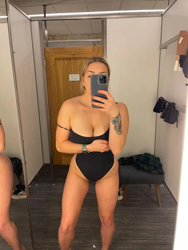Still haven’t had the opportunity to fuck in the changing room… any takers?