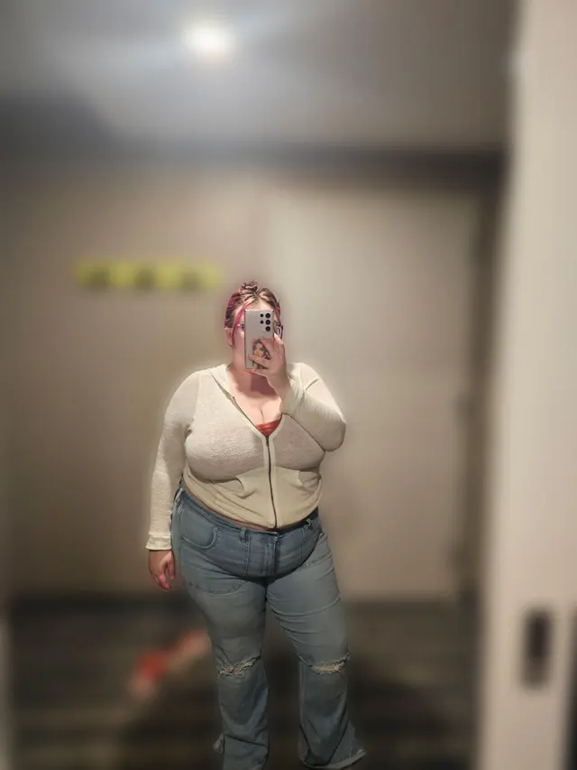 First post here, I think you'll like these jeans on me, especially when you swipe and see them from the back 💘