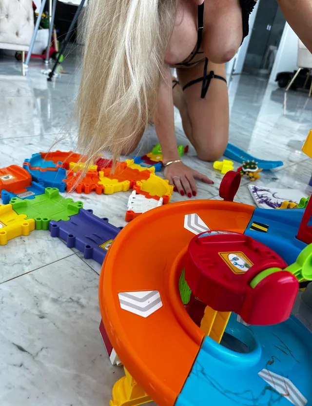 Doesn’t get more real than this…. Milf foreplay..