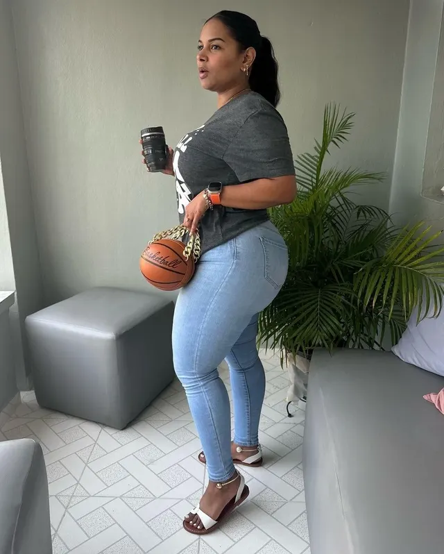 Dominican Milf side view