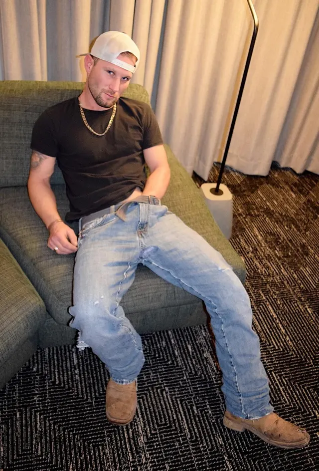 Swipe if you want me to show hole