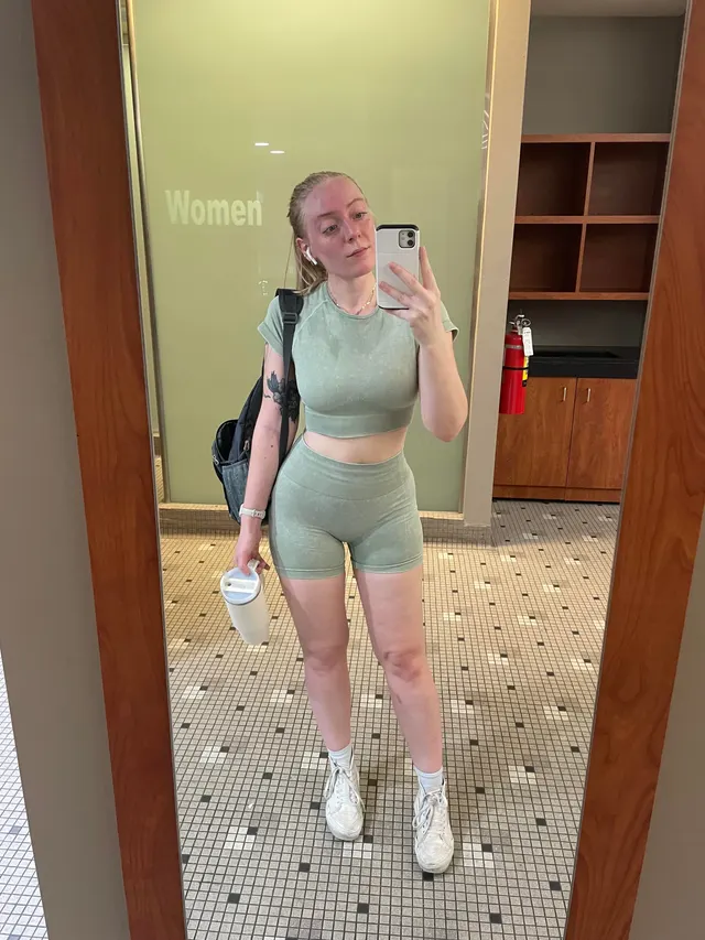 Did my fastest 100 flights of stairs today, swipe to see me cooling off in the locker room 
