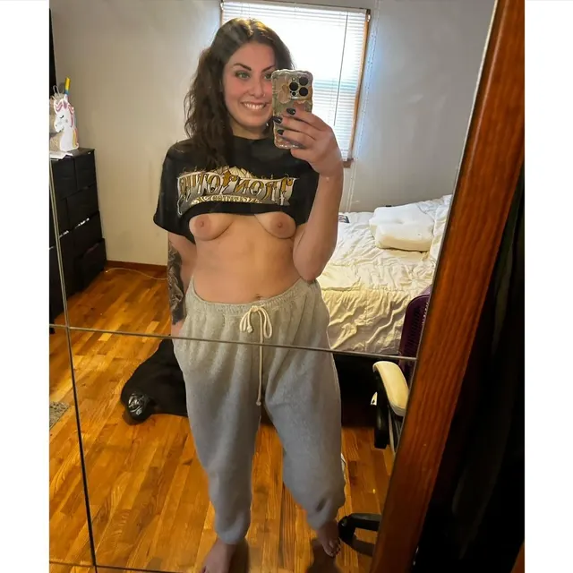 I’m 25,  mom of 1. ..Smash or pass?