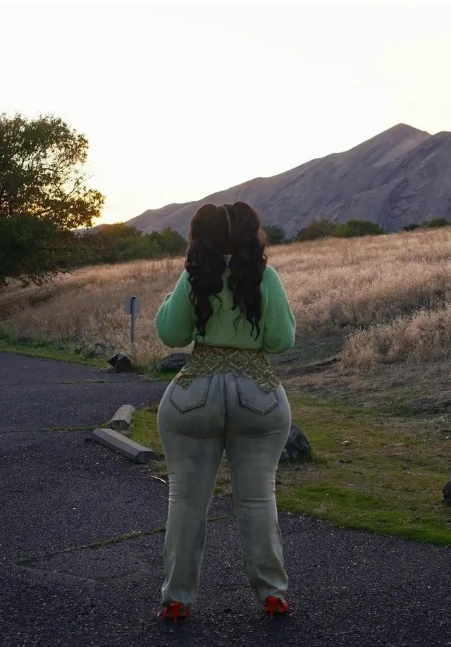Big booty blackfoot girl