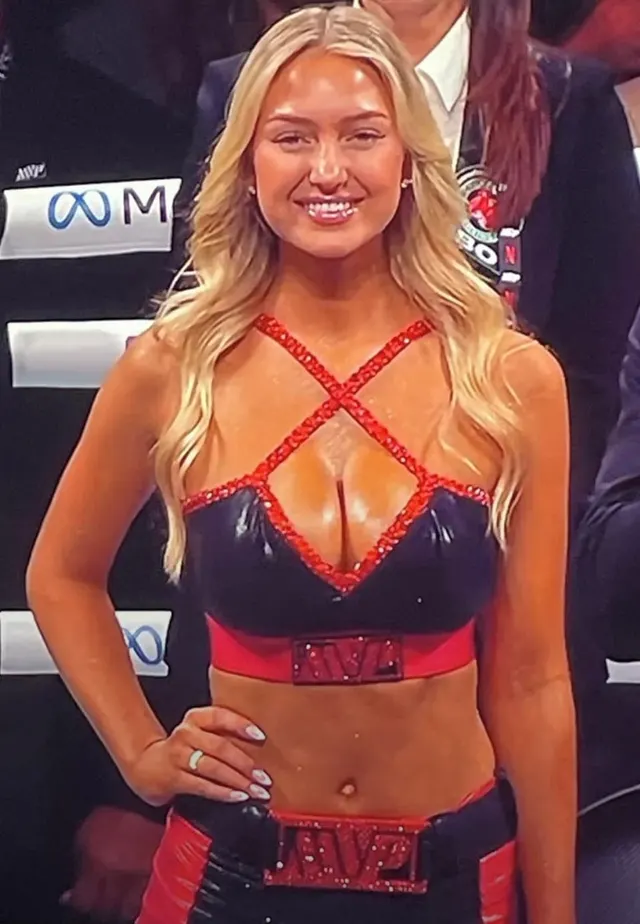 Gorgeous blonde ring girl at the Tyson/Paul fight 