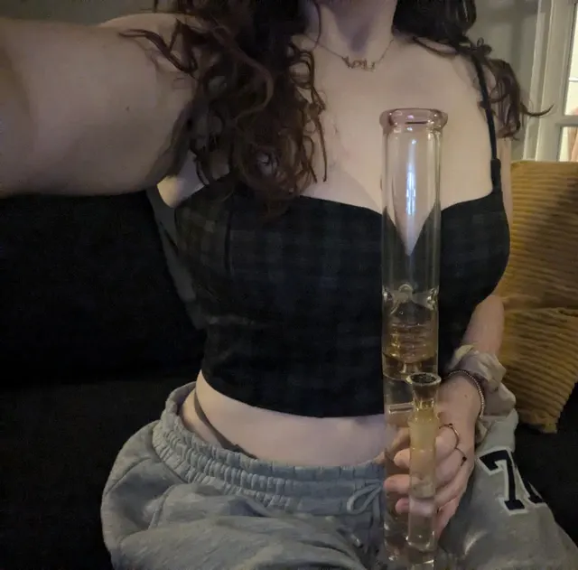 [F] Hi again, it's been a while 🙃 and I'm a little high and horny 🤭