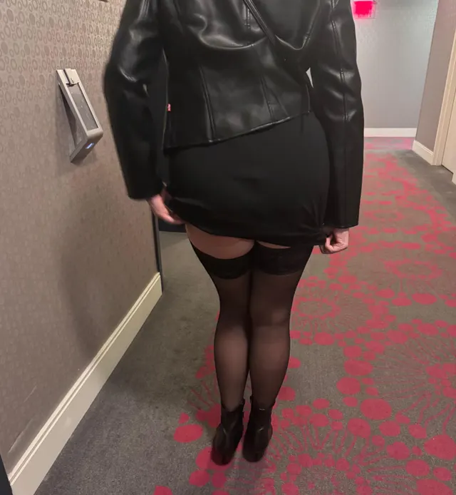 Heading through the hotel down for drinks. Little black dress, little black booties, little black rose plug. 