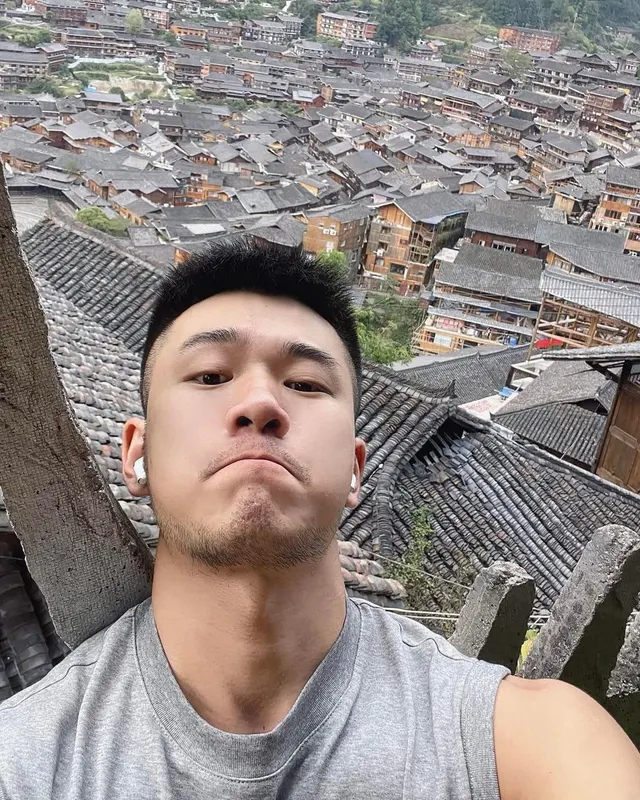 Wanted to show 🍑 but remembered it’s selfie Sunday 🫢☀️