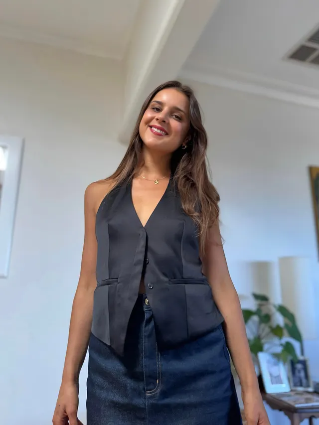 Cute before the restaurant vs Slut in the bathrooms