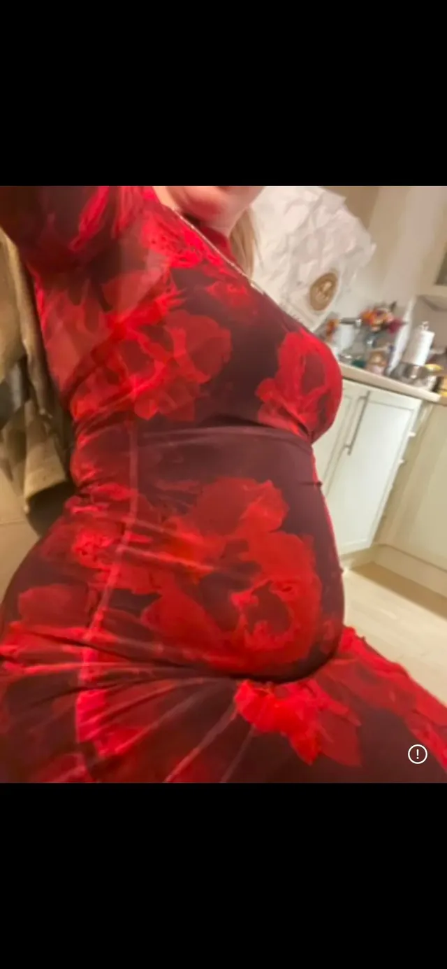 Only just managed to squeeze into this dress 😳😅