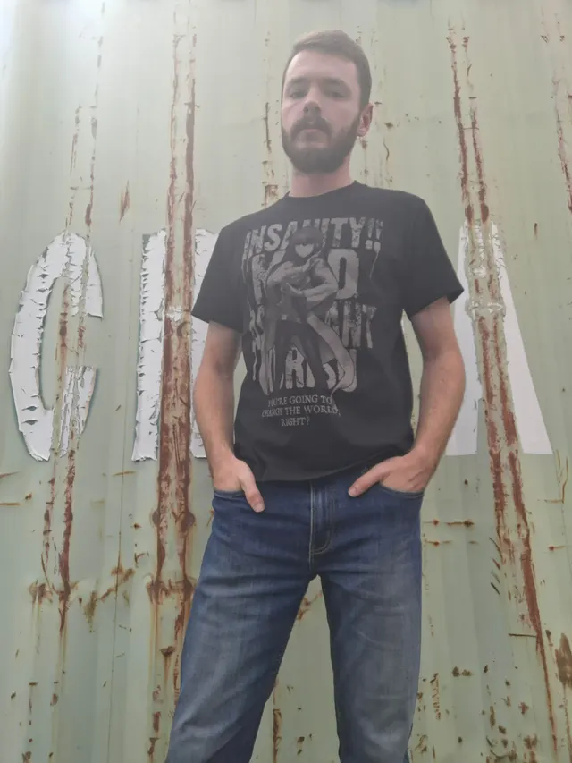 Bought a new shirt, does it look good on me?