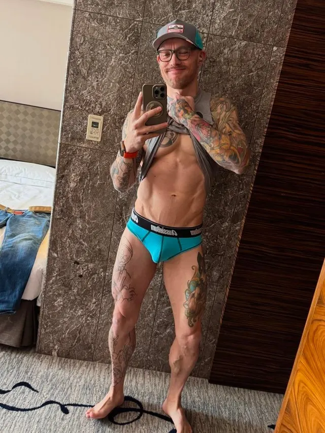 Maintaining the ol' V at 43 years old.