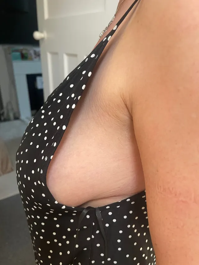 No bra required in this weather ☀️