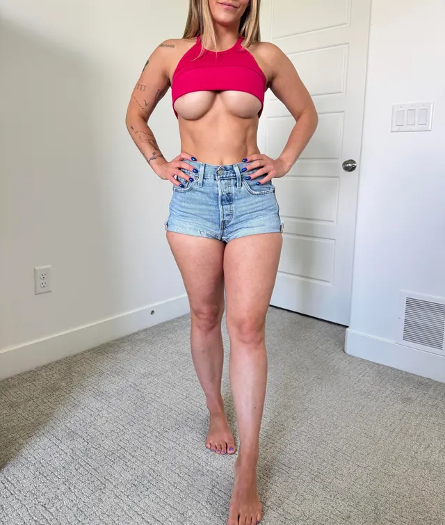 Just a fun sized hot mom checking in