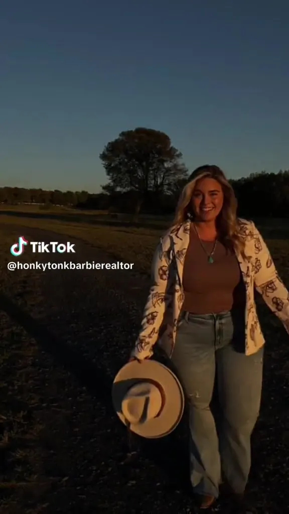 Blondes woth big asses can sell anything