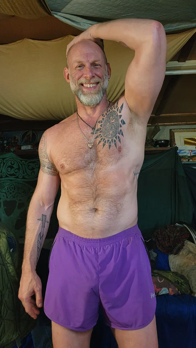 Take a break from the tumultuous times with your big, happy daddy [49]