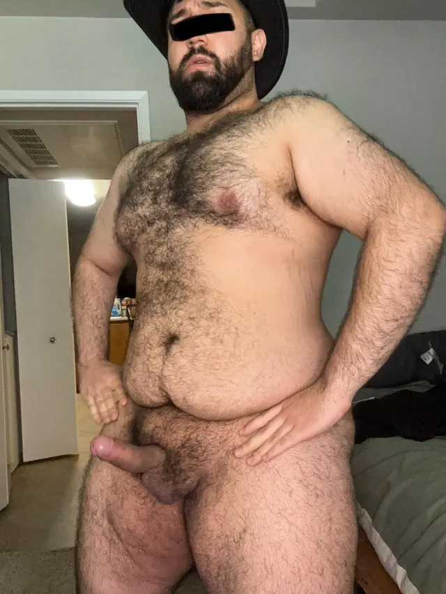 26 bi dom top bear looking to chat and have fun. Looking for bears, bros, older, otters, beefy, thick, bearded, dads, masc, subs