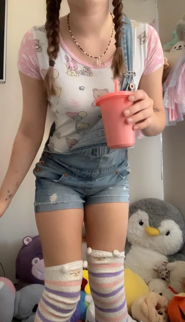 i looveee overalllss🍼