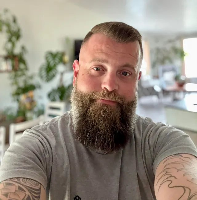 Happy Saturday to all the sexy beards out there!