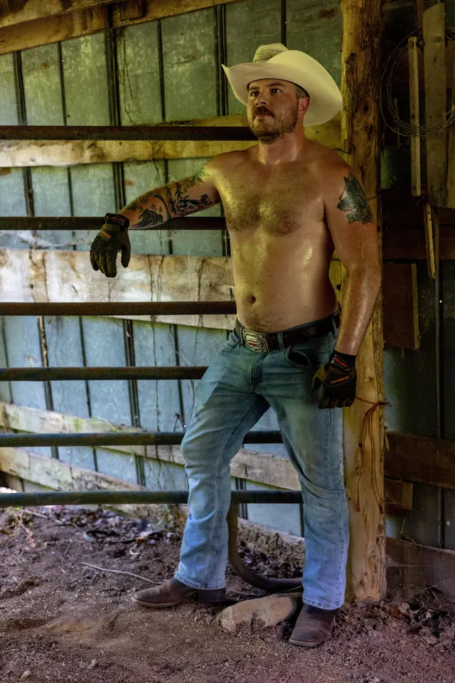 Swipe to get a country boy hard [33]