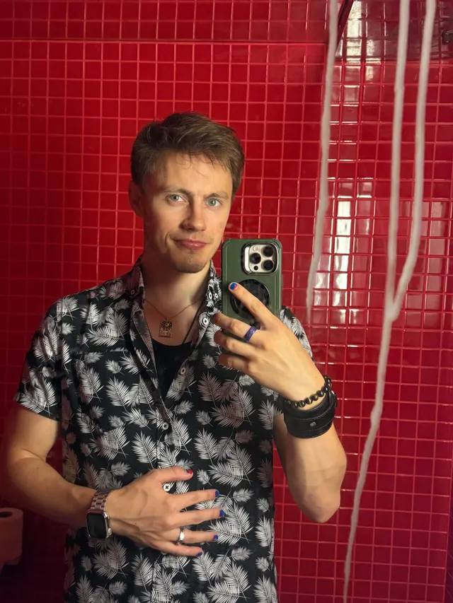 While on a dinner date w the fiancée 💍