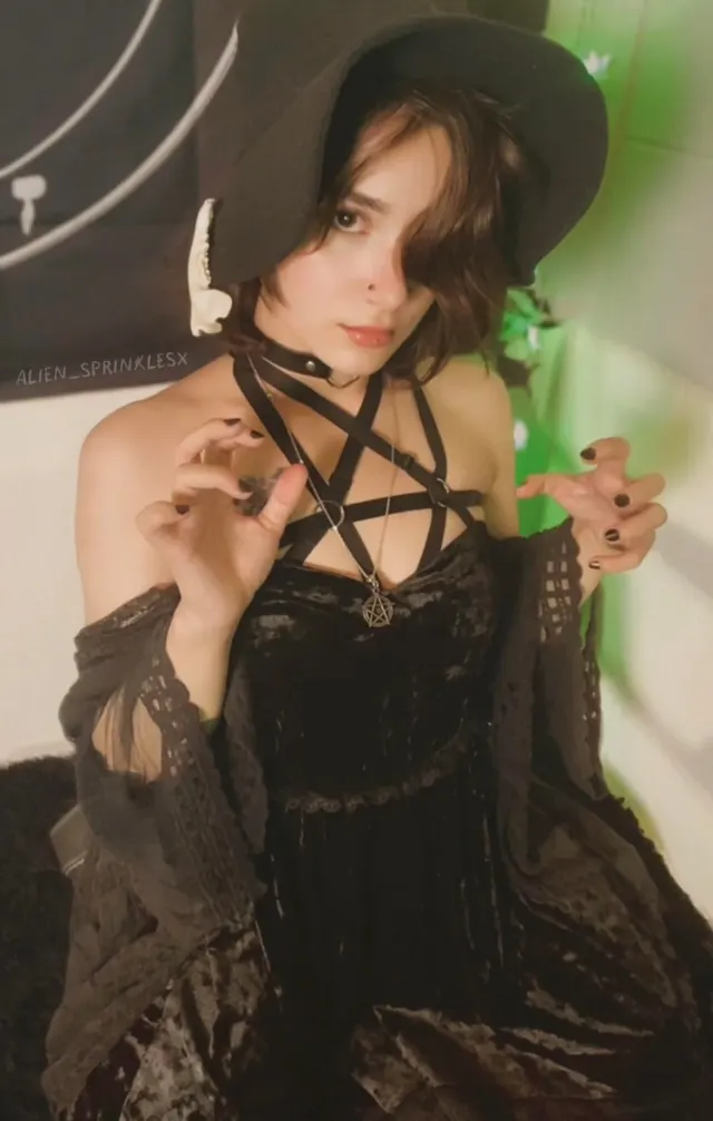 Swipe to undress your witchy boi toy 🔮💜⭐️