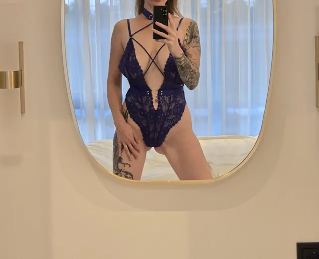 undress a natural tatted redhead