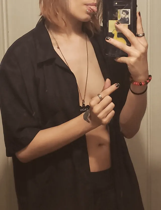 swipe to undress the dyke<3