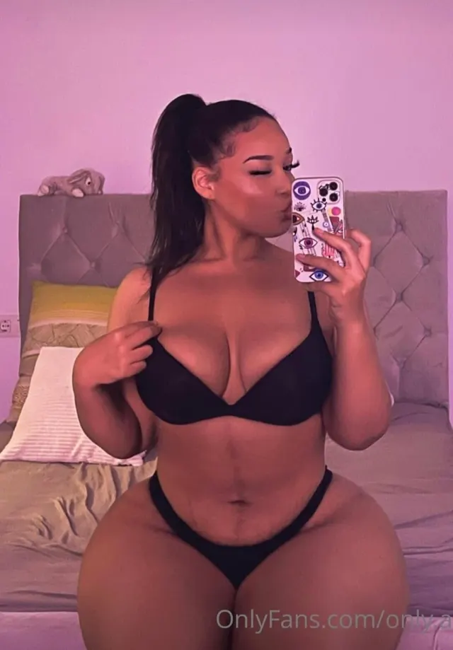 Amazing gain, morbidly obese American queen at 23 😍😍😍