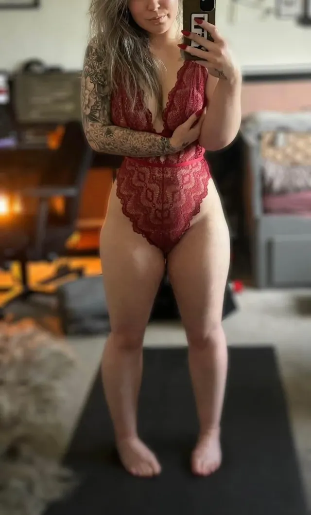 Feeling nostalgic. These were the FIRST EVER lingerie pics I took of myself. Confidence has come a long way ✨