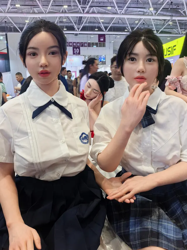 Very beautiful doll, super realistic