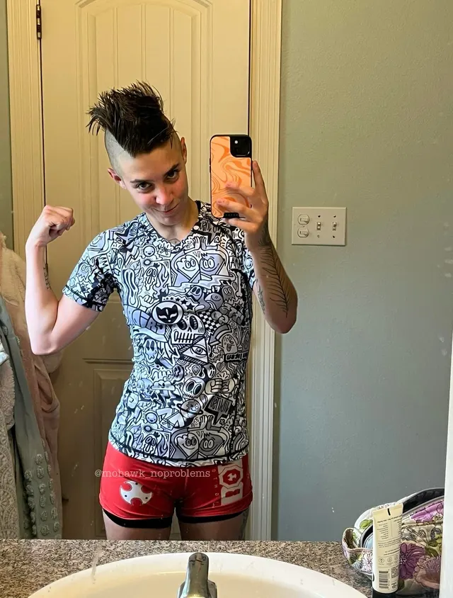 Back from Jiu-Jitsu... let's get naked and I'll show you this new choke I learned 😈