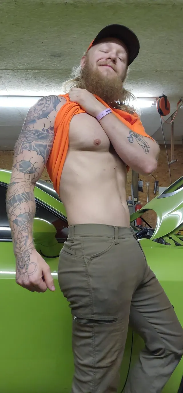 I'm a mechanic who works with you if ya can't pay😘😈