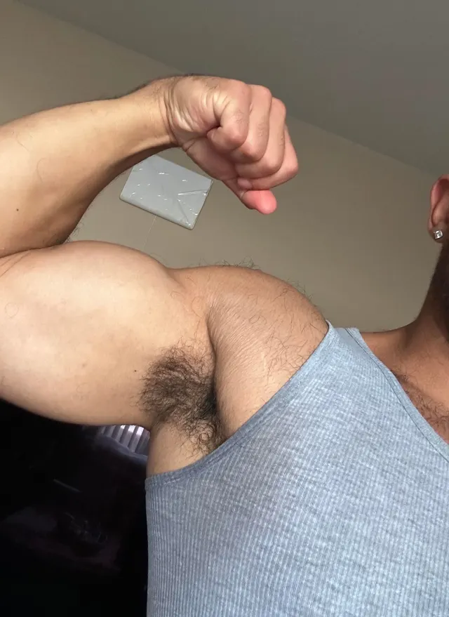 Since yall love my armpits figured yall would enjoy a closer look;)