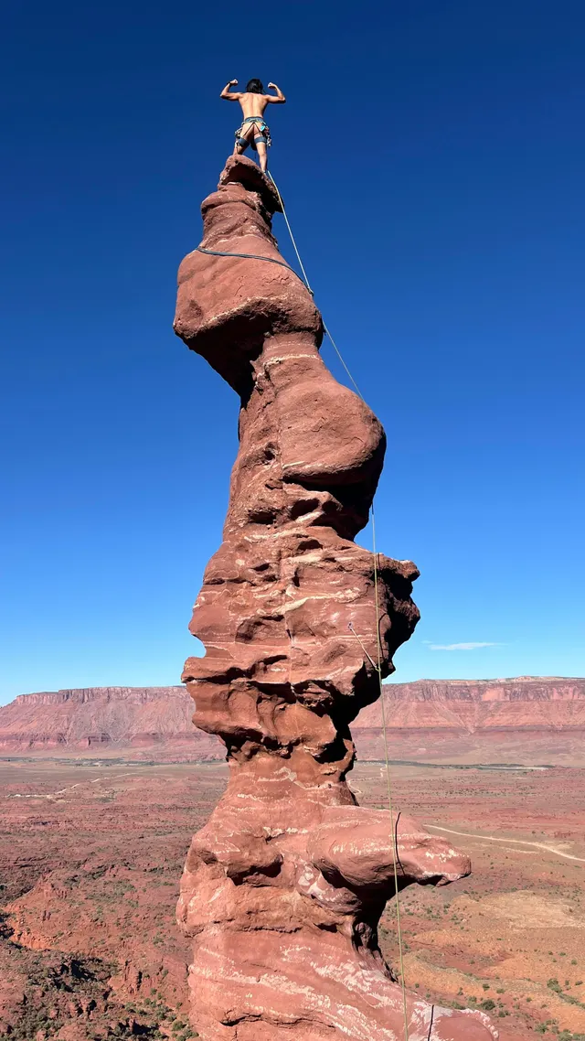 Booty photoshoot on top Stolen Chimney