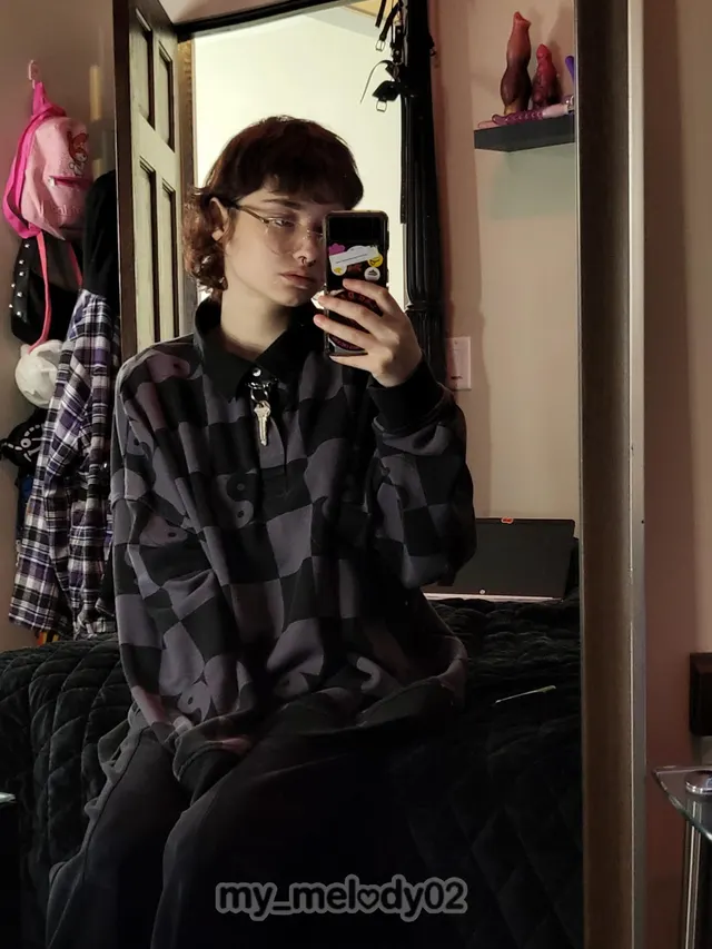 → swipe to see what my baggy clothes r hiding >~<