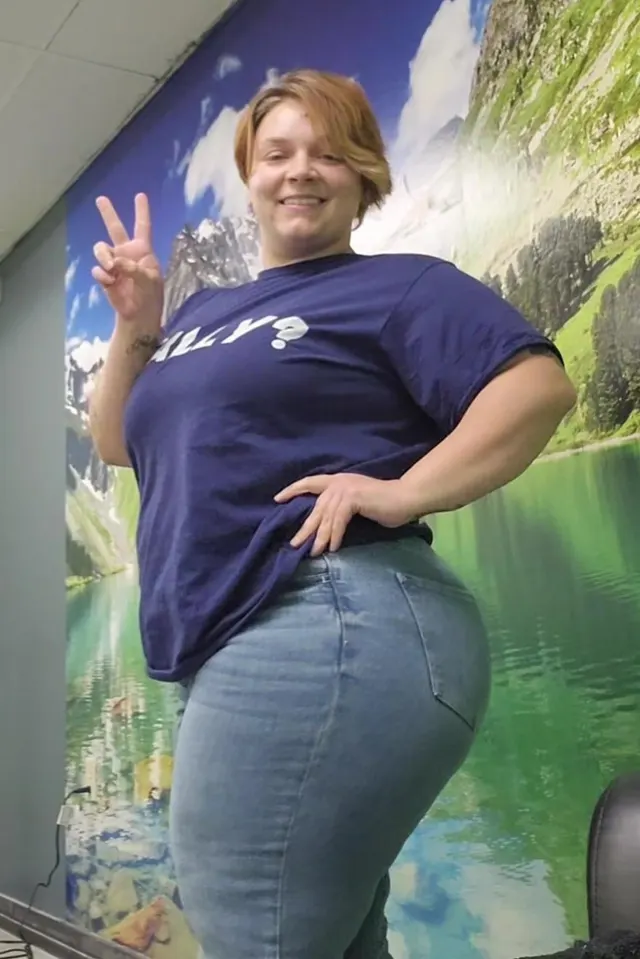 Tiktok Milf filling out