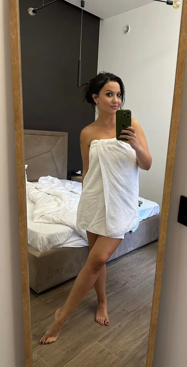 Let's be honest, is a 40yo mom fuckable or not? [f]