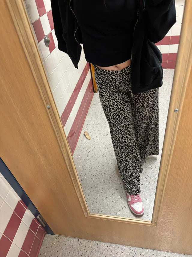 happy wednesday!! i love matching my bra with my shoes OOTD