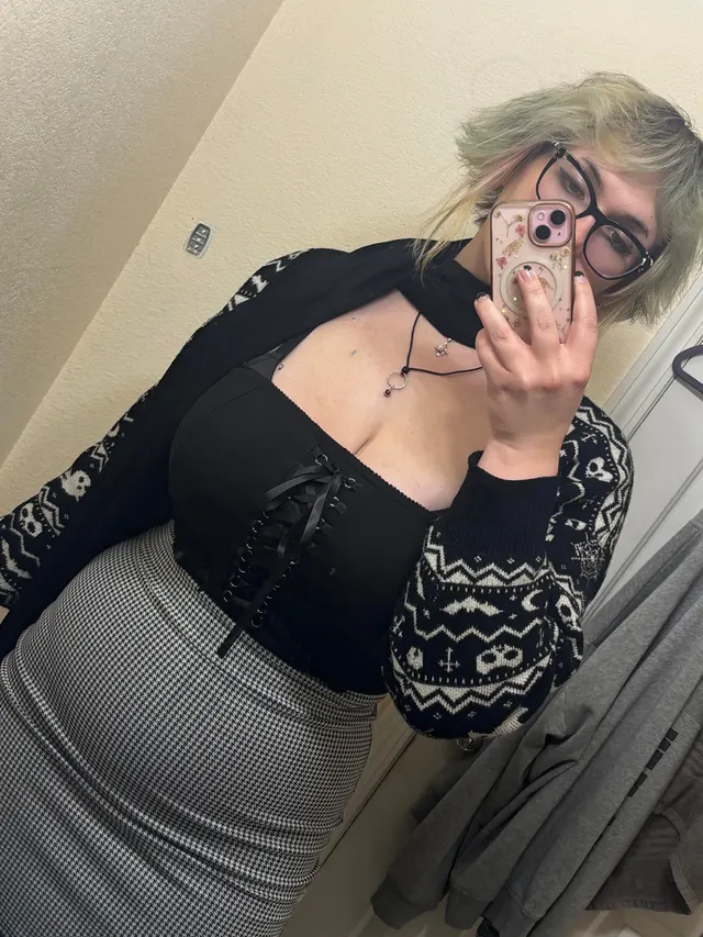 Swipe ➡️ to undress me ❤️