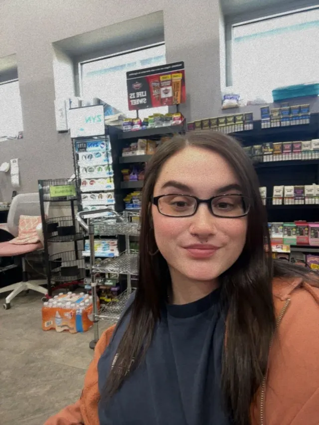 ya fav manager goes to the bathroom at work just to take nudes 😩🤣