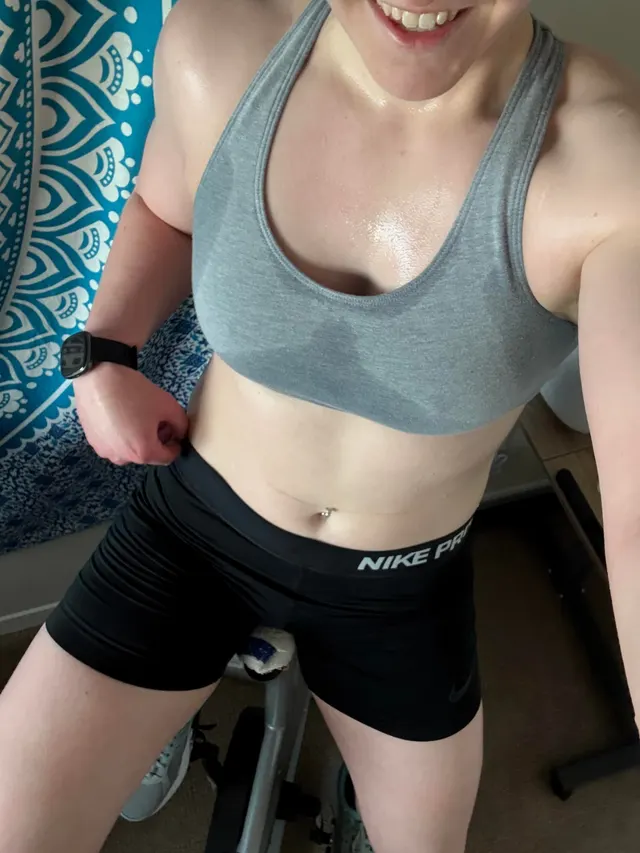 I love wearing my gray bra sometimes 😂 you can see the hard work better