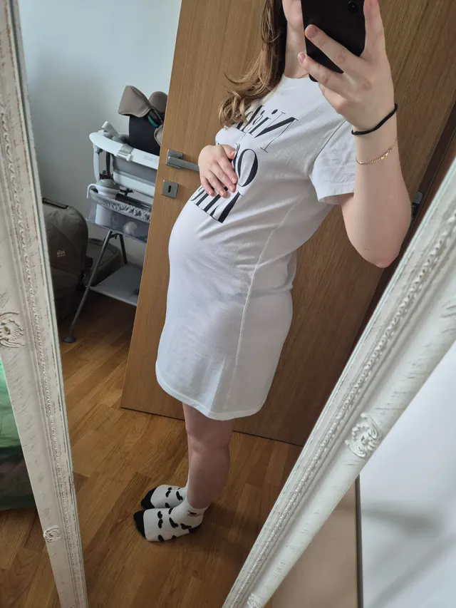 Undress me. 29 weeks pregnant