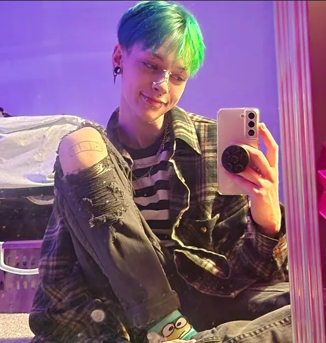 I need new tights,, all mine are ripped 💔